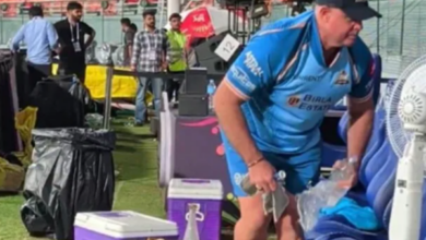 Matthew Hayden cleaning stadium