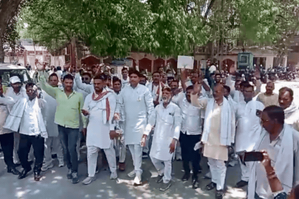 banda gram pradhan protest
