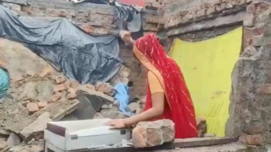 badaun house collapse heavy