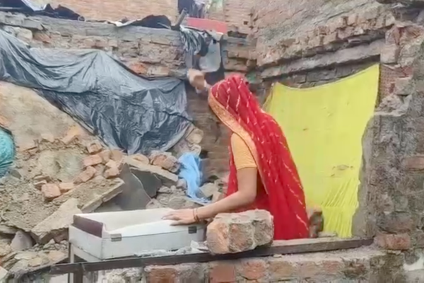 badaun house collapse heavy