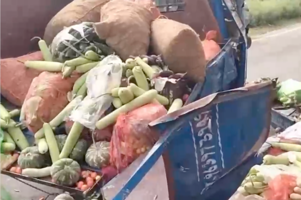 badaun tempo truck accident