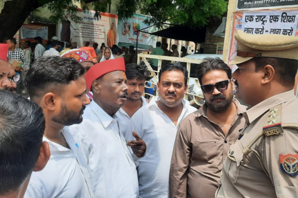 mirzapur sp protest akhilesh