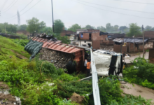 banda garbage dumper overturns