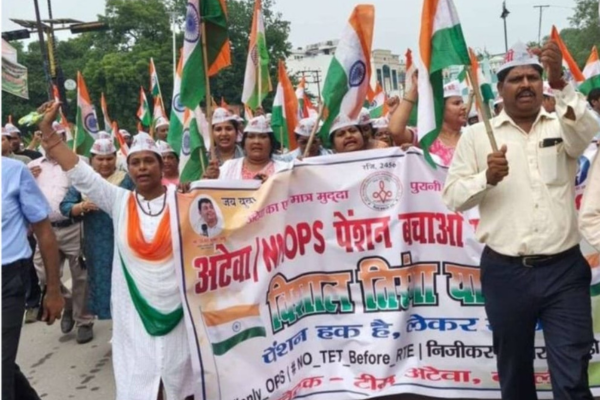 bareilly teachers employees tiranga