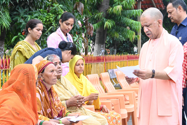 cm yogi gorakhpur janata darshan