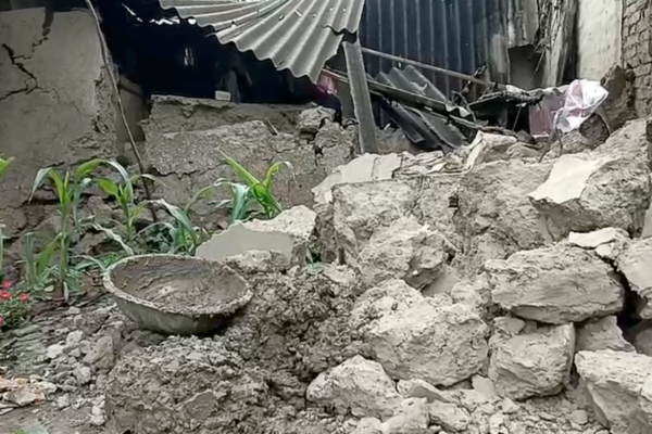 sitapur heavy rain mud