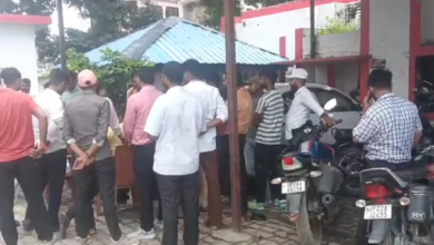 sitapur police stops savarna