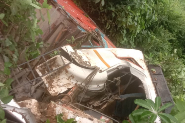 sitapur potato truck accident