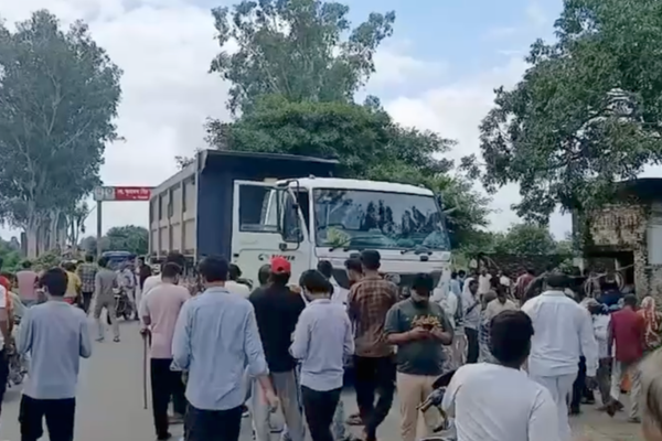 badaun dumper tempo accident