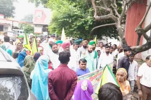 sitapur farmers protest over