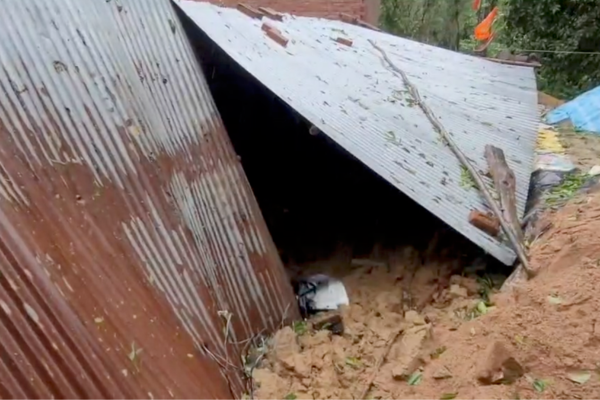 sitapur mahmoodabad rain wall