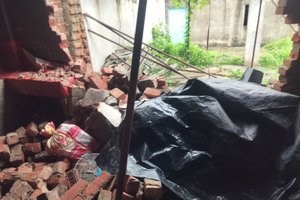 unnao rain wall collapse soharamau