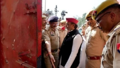 akhilesh yadav meets azam