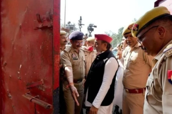 akhilesh yadav meets azam