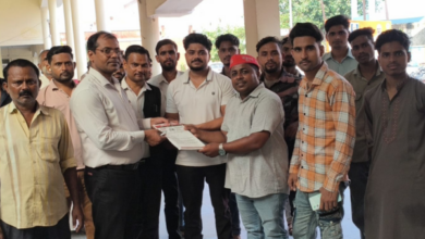 sahaswan sp protest akhilesh