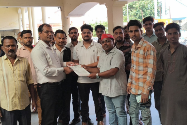 sahaswan sp protest akhilesh